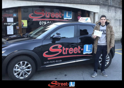 LOIC Permis-réussi-Street-L-auto-école-permis-de-conduire-école-de-conduite-Riddes-Valais-chablais-valaisan-vaudois-Antonino-Vadalà-photo