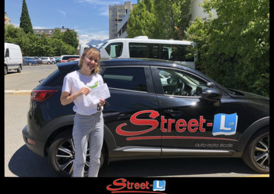 CHLOE Permis-réussi-Street-L-auto-école-permis-de-conduire-école-de-conduite-Riddes-Valais-chablais-valaisan-vaudois-Antonino-Vadalà-photo