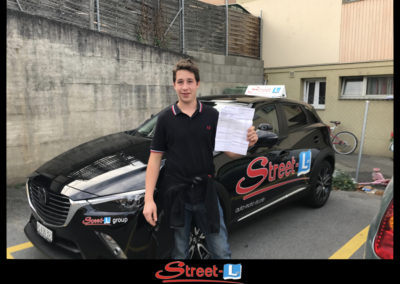 FABIEN Permis-réussi-Street-L-auto-école-permis-de-conduire-école-de-conduite-Riddes-Valais-chablais-valaisan-vaudois-Antonino-Vadalà-photo