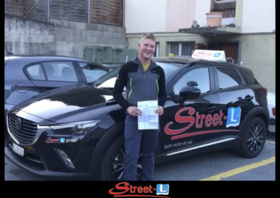 LEONID Permis-réussi-Street-L-auto-école-permis-de-conduire-école-de-conduite-Riddes-Valais-chablais-valaisan-vaudois-Antonino-Vadalà-photo