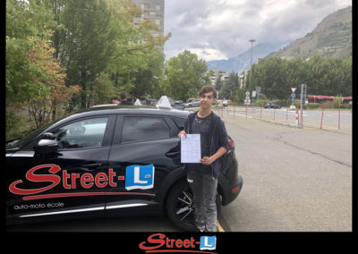 DYLAN Permis-réussi-Street-L-auto-école-permis-de-conduire-école-de-conduite-Riddes-Valais-chablais-valaisan-vaudois-Antonino-Vadalà-photo